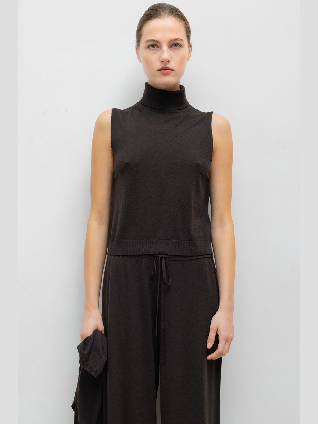 JAMES SLEEVELESS TURTLENECK LESET