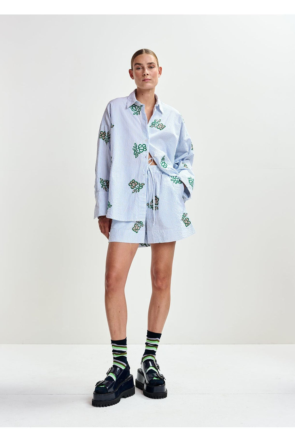 JUSTE EMBROIDERED MINI SHORTS ESSENTIEL ANTWERP