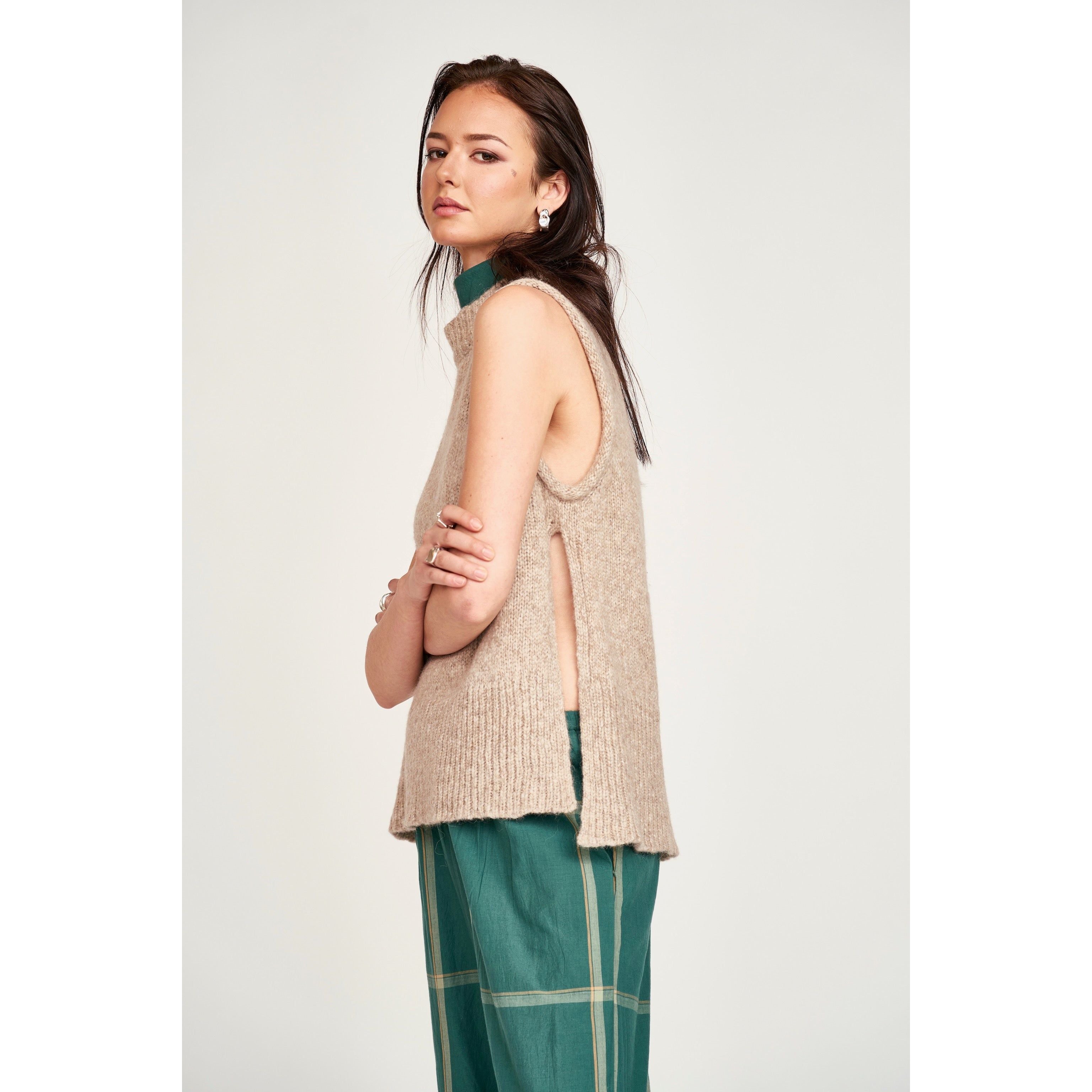 Aspen Open Side Vest in Camel (AW25)