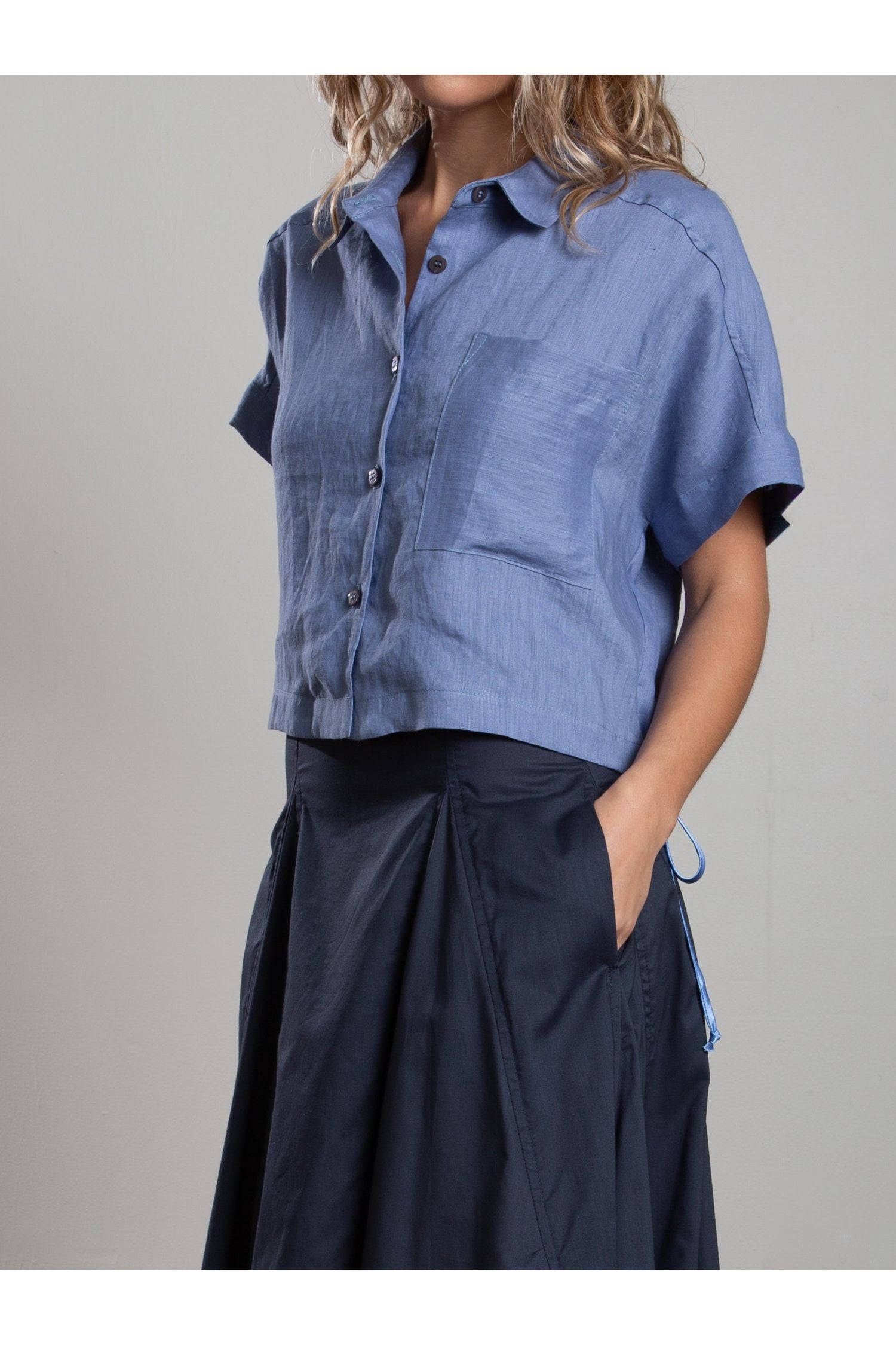 Zoey Shirt in French Linen Pharaoh