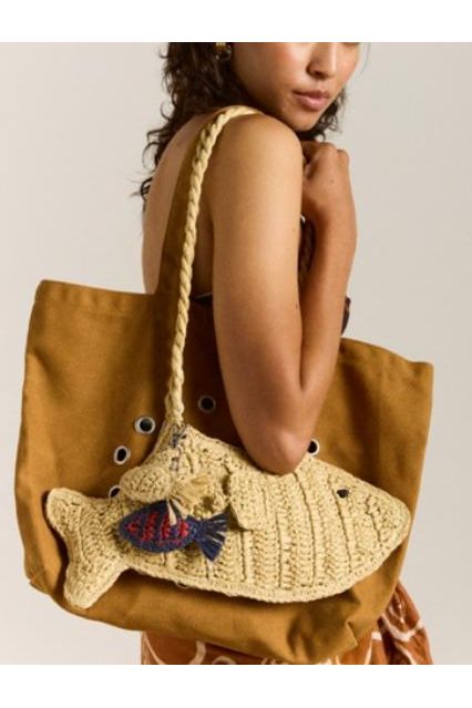 RAFFIA FISH BAG WITH BAG CHARM - NATURAL Damson Madder