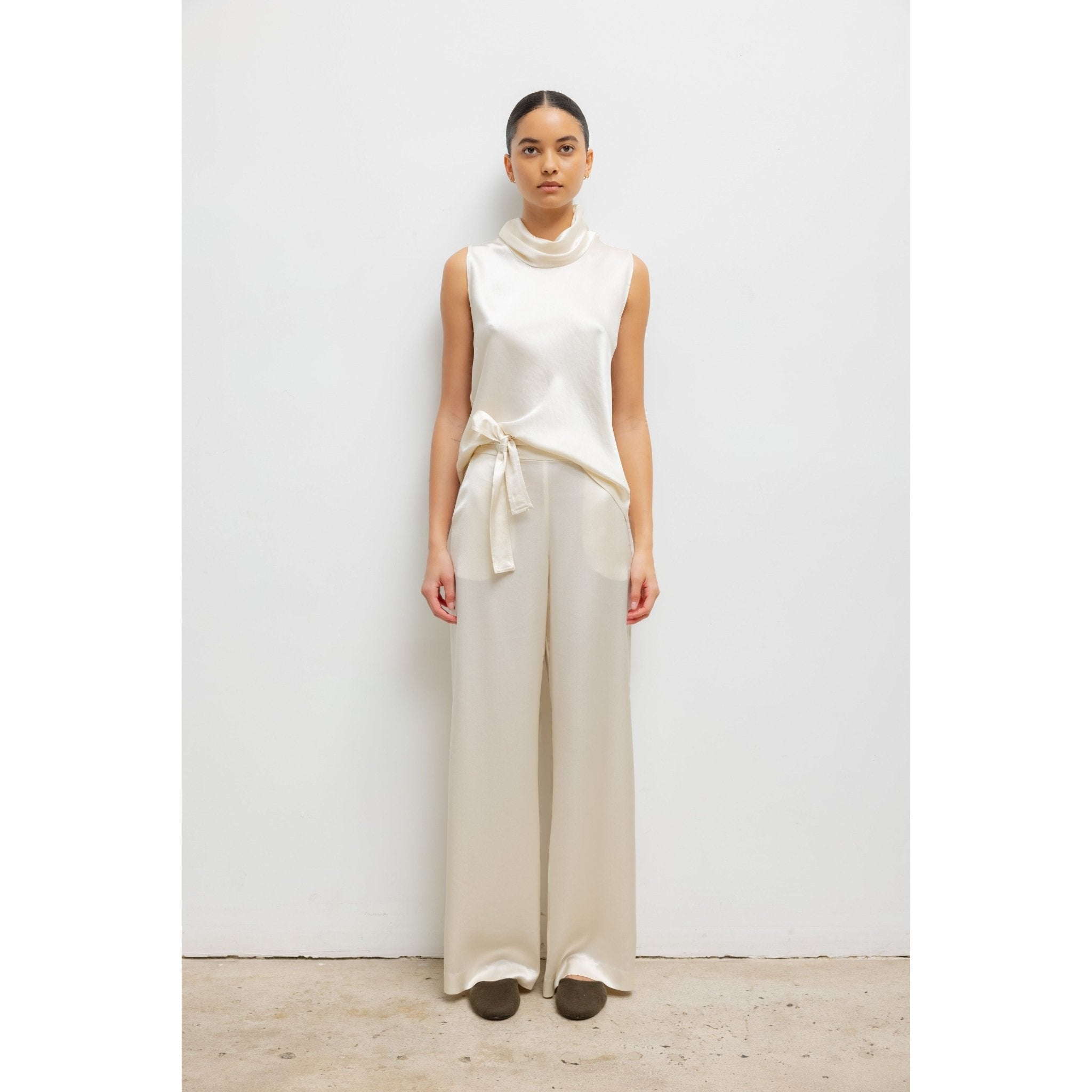 Barb Sleeveless Cowl Neck LESET