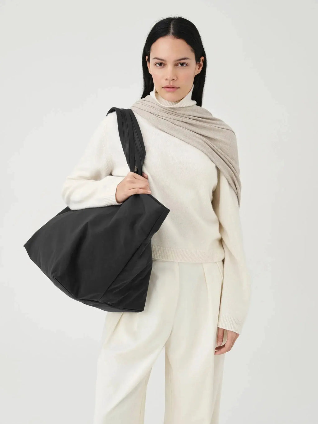 Essence Weekender in Black by VEE COLLECTIVE x Tomorrow