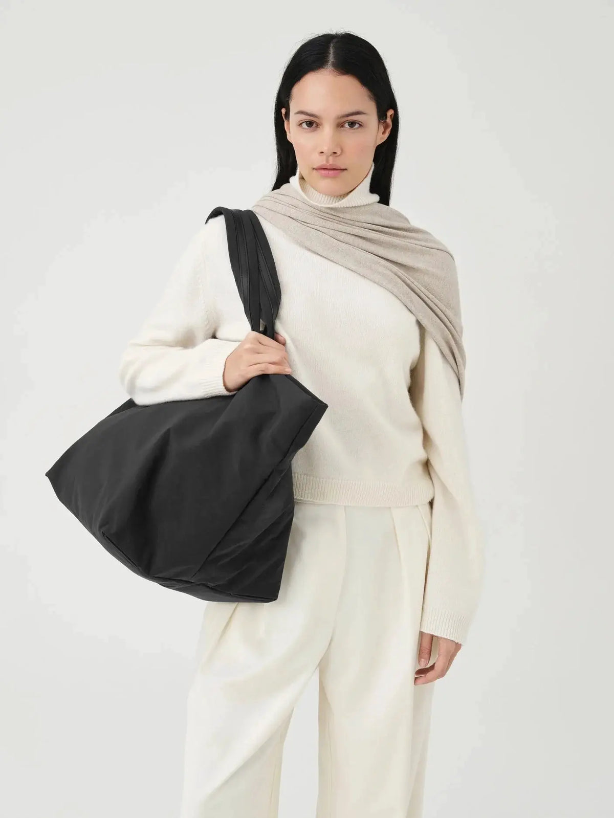 Essence Weekender in Black by VEE COLLECTIVE x Tomorrow