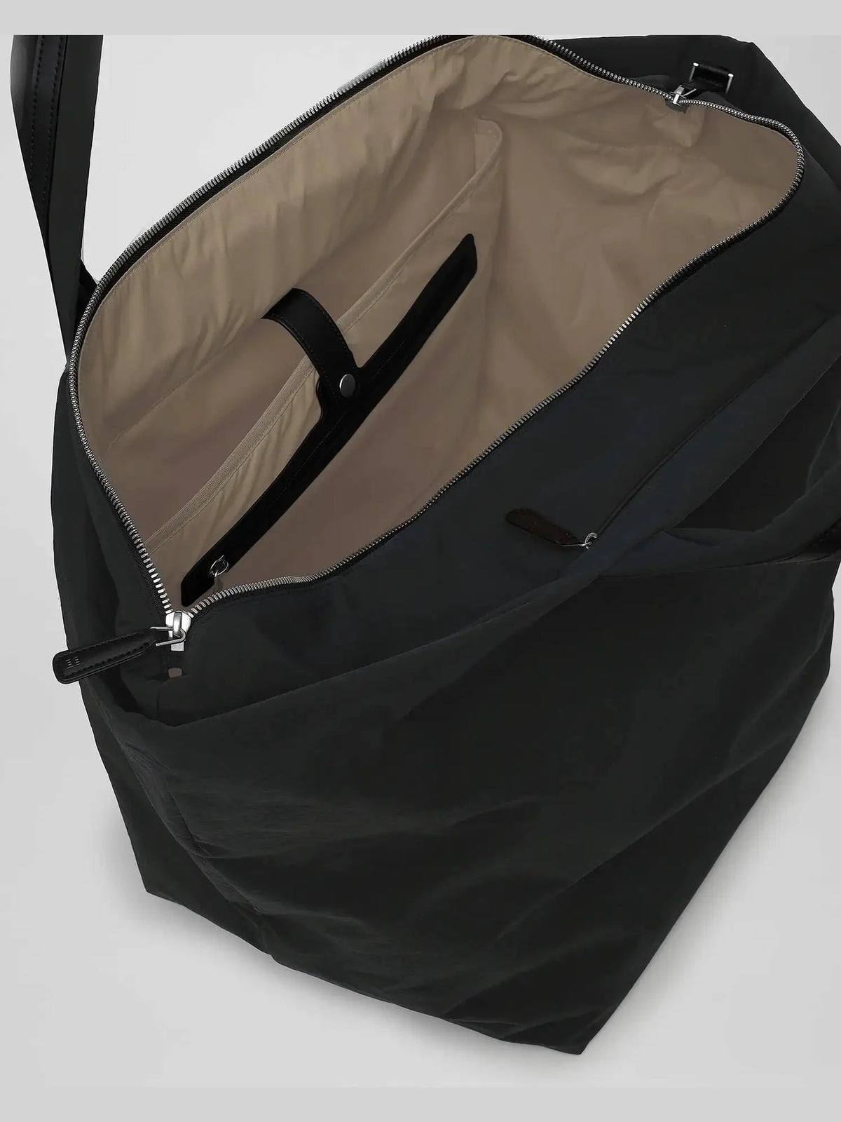 Essence Weekender in Black by VEE COLLECTIVE x Tomorrow