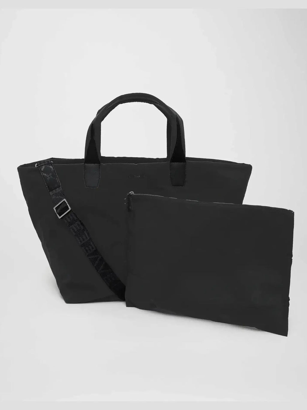 Essence Weekender in Black by VEE COLLECTIVE x Tomorrow