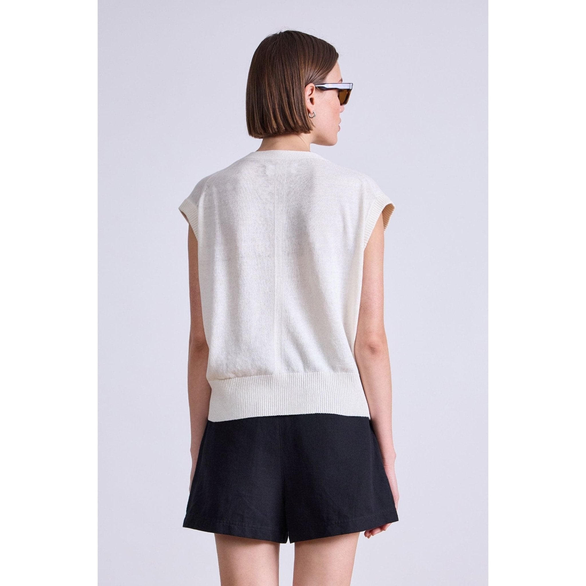 Fine Weight Cropped Vest Cream - Primm'sFine Weight Cropped Vest CreamApiece Apart