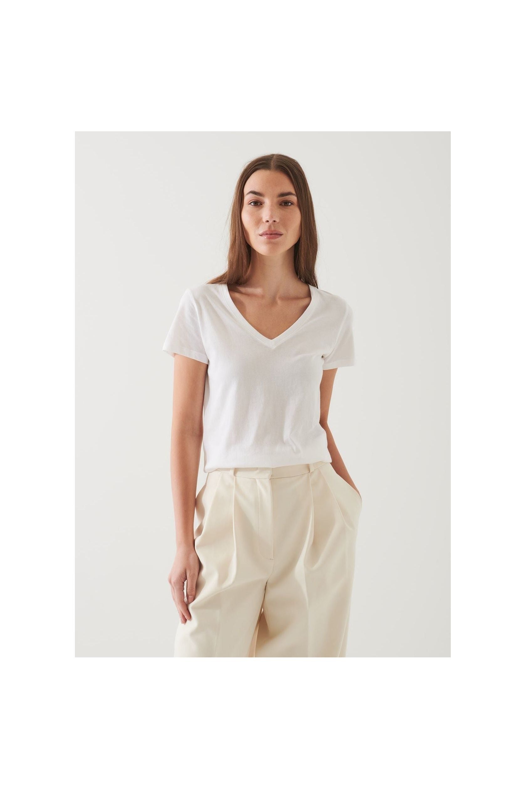 Lightweight Pima Cotton V - Neck White - Primm'sLightweight Pima Cotton V - Neck WhitePatrick Assaraf