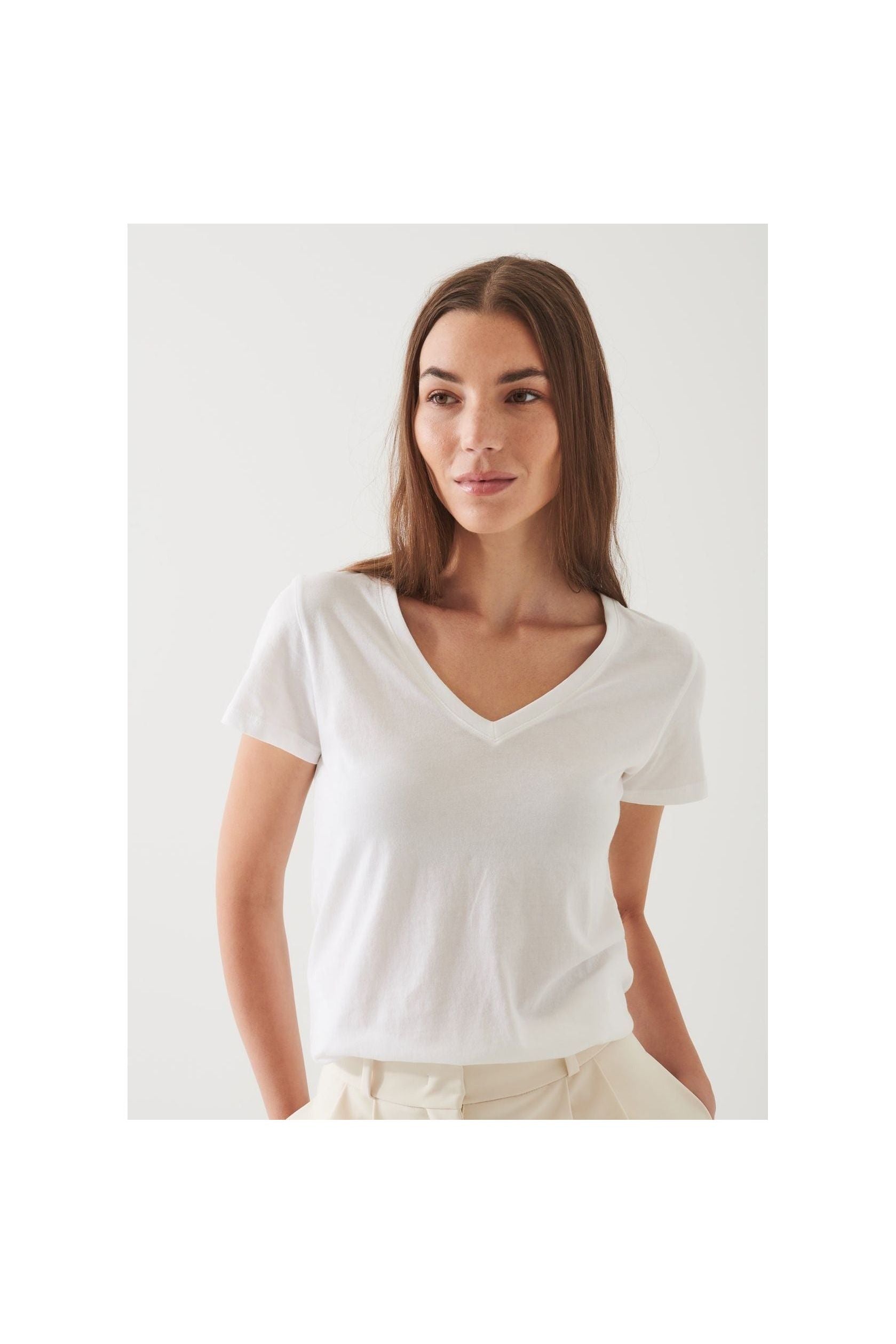 Lightweight Pima Cotton V - Neck White - Primm'sLightweight Pima Cotton V - Neck WhitePatrick Assaraf