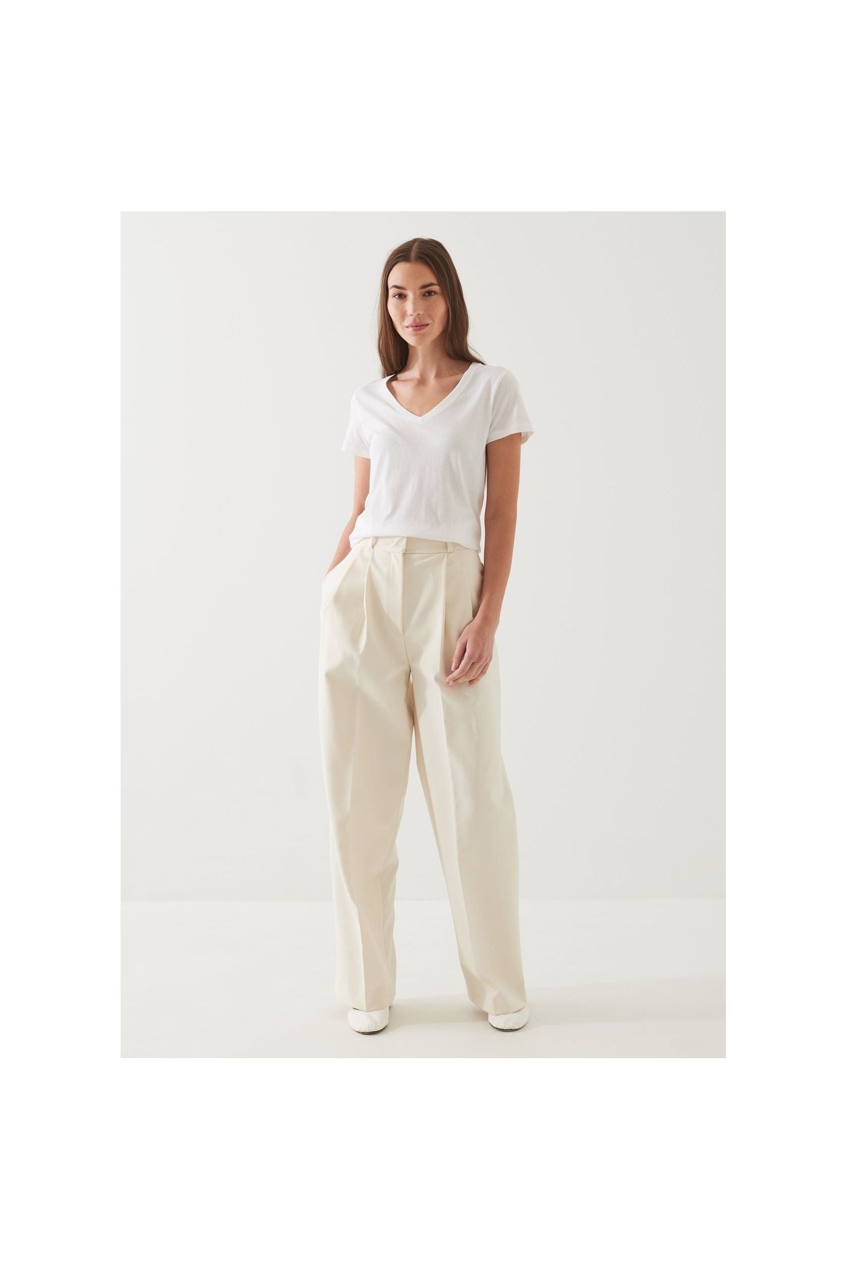 Lightweight Pima Cotton V - Neck White - Primm'sLightweight Pima Cotton V - Neck WhitePatrick Assaraf