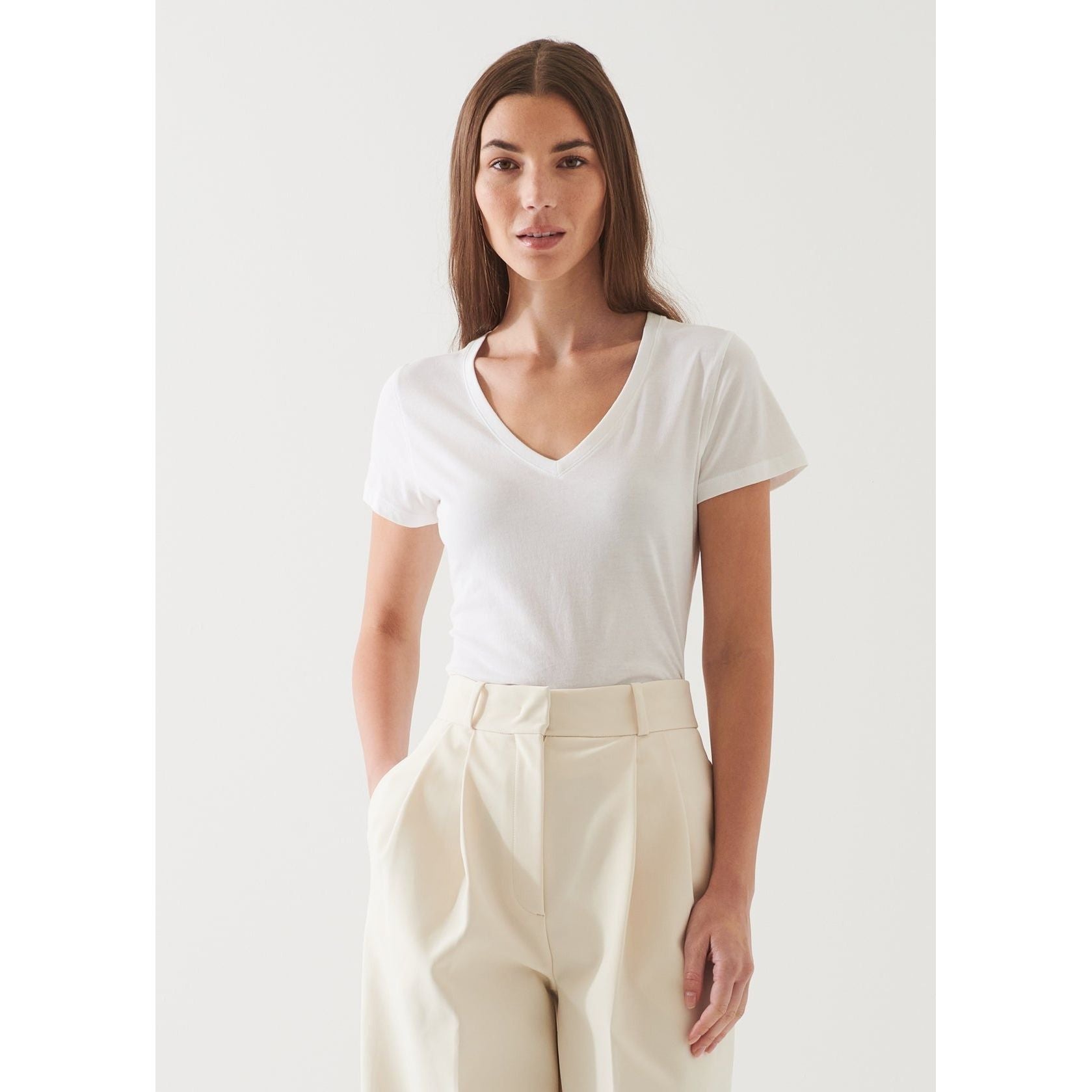 Lightweight Pima Cotton V - Neck White - Primm'sLightweight Pima Cotton V - Neck WhitePatrick Assaraf