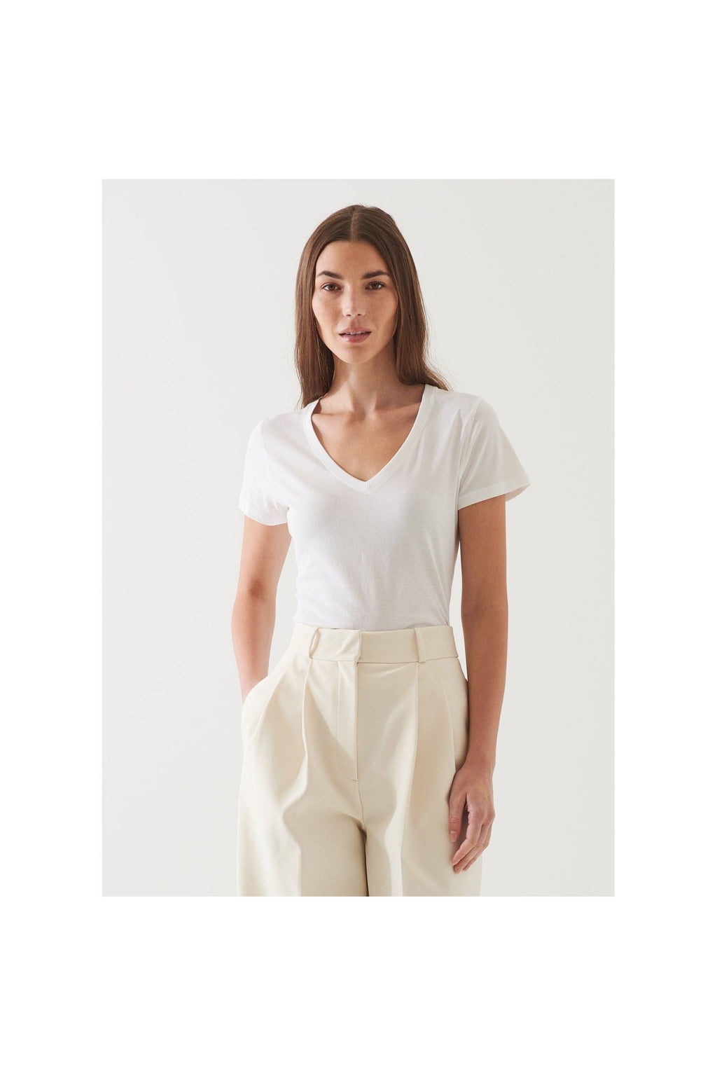 Lightweight Pima Cotton V - Neck White - Primm'sLightweight Pima Cotton V - Neck WhitePatrick Assaraf