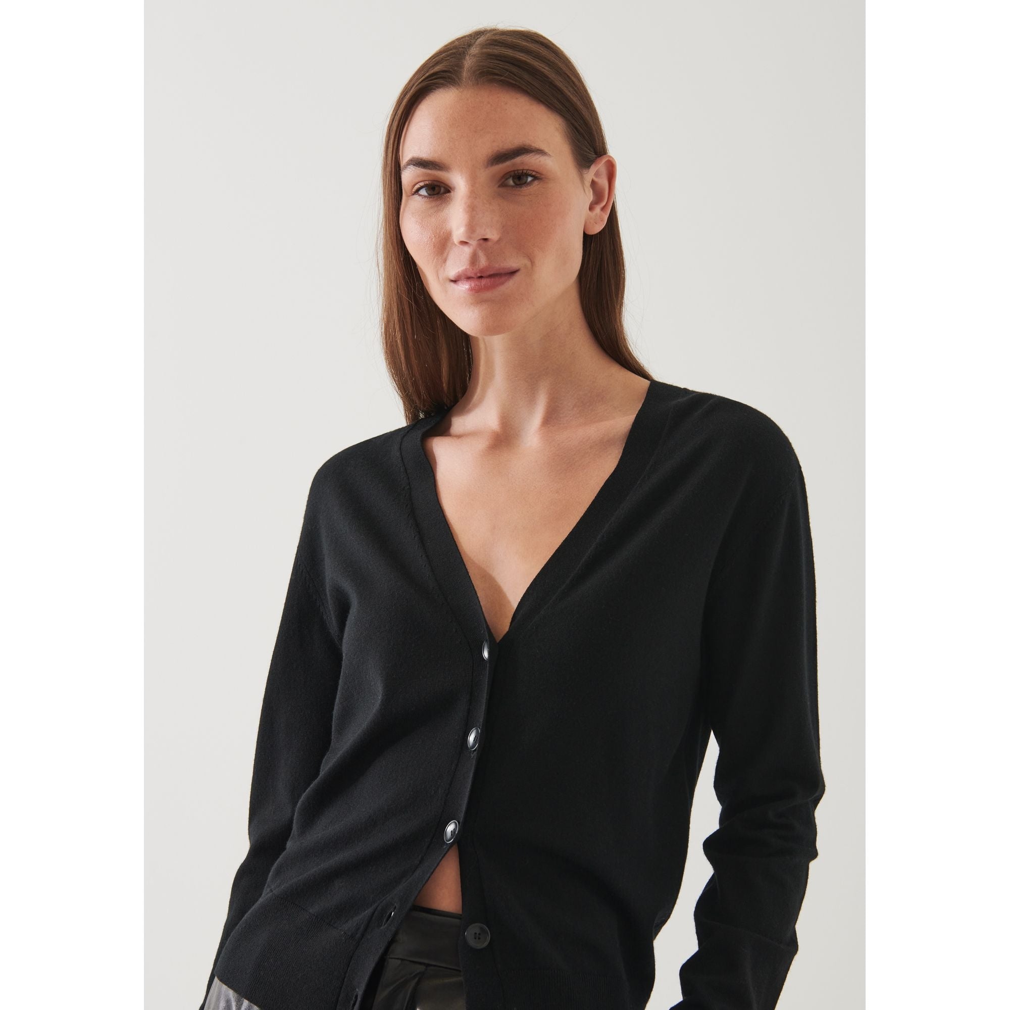 Merino Fitted Btn Cardi - Primm'sMerino Fitted Btn CardiPatrick Assaraf