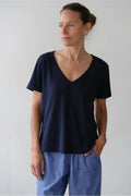 The Jersey Relaxed V - Neck Navy - Primm'sThe Jersey Relaxed V - Neck NavyDONNI.