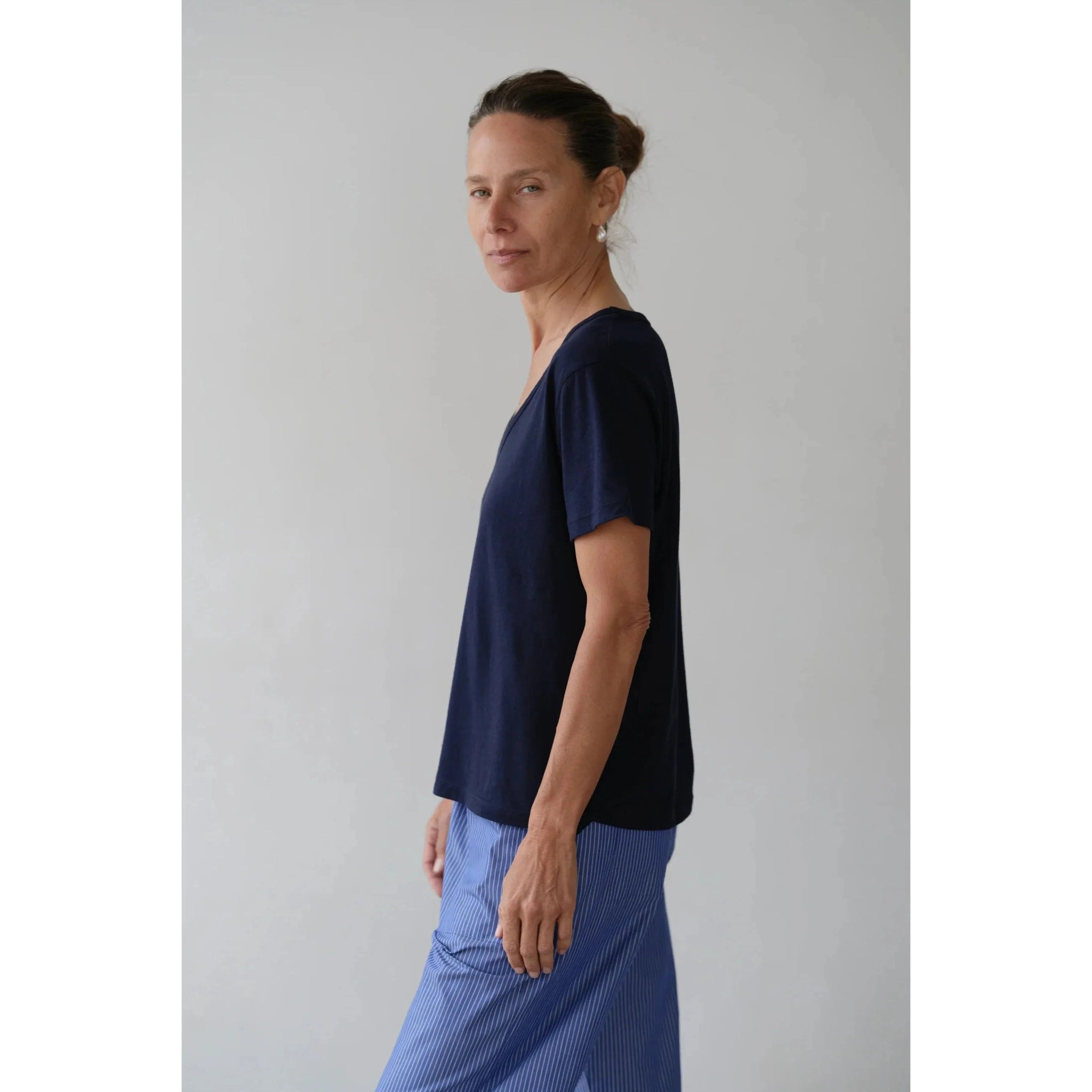 The Jersey Relaxed V - Neck Navy - Primm'sThe Jersey Relaxed V - Neck NavyDONNI.
