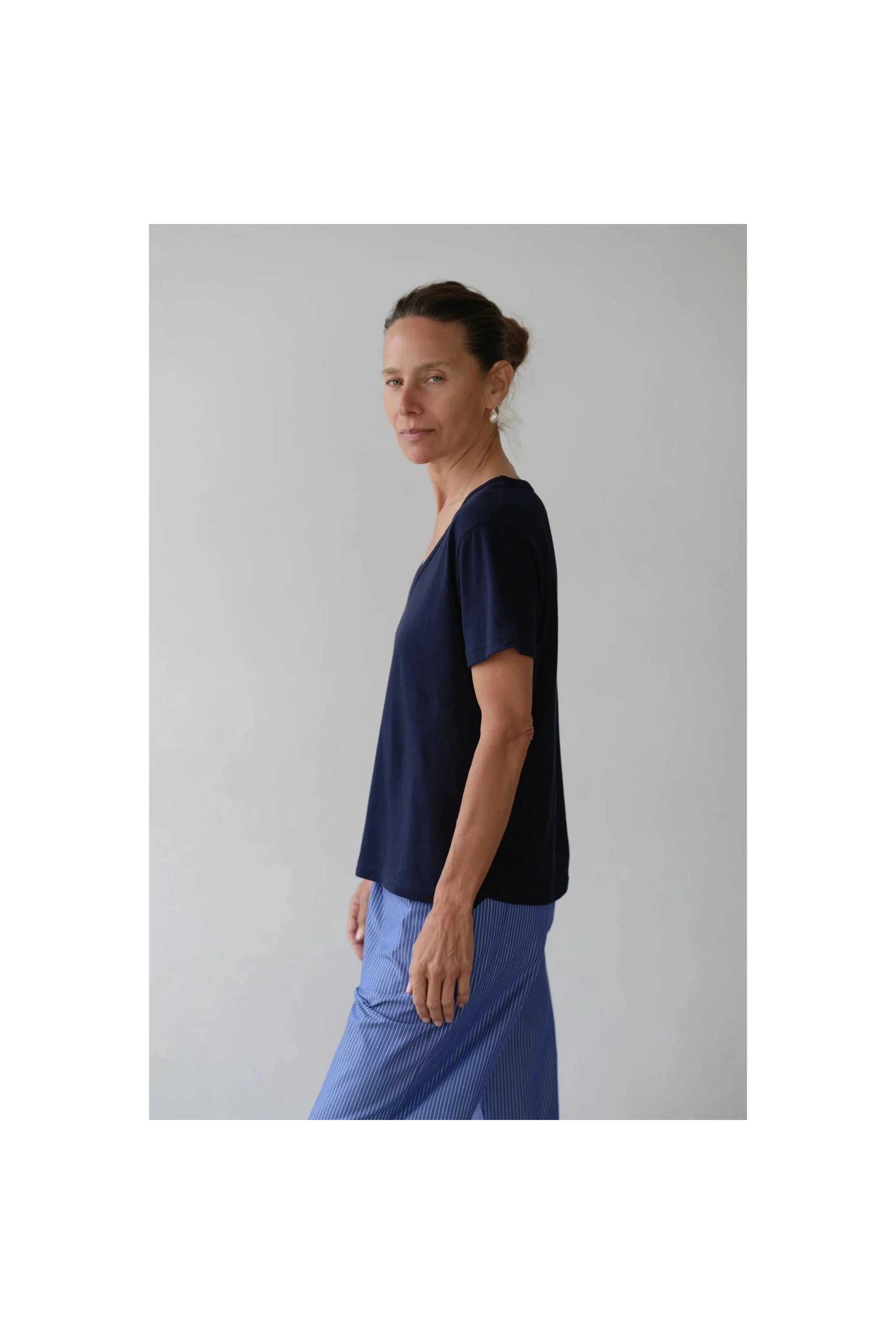 The Jersey Relaxed V - Neck Navy - Primm'sThe Jersey Relaxed V - Neck NavyDONNI.