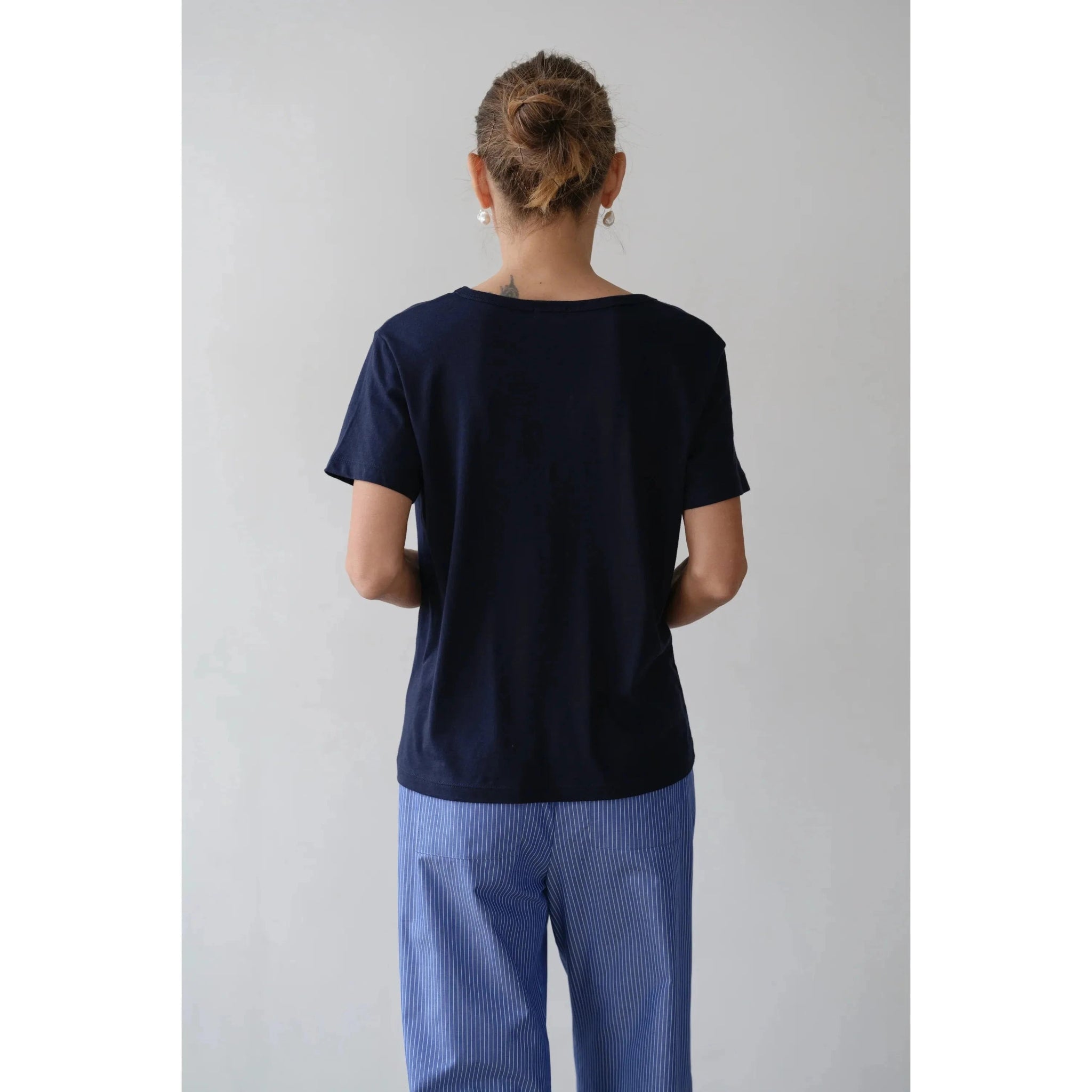 The Jersey Relaxed V - Neck Navy - Primm'sThe Jersey Relaxed V - Neck NavyDONNI.