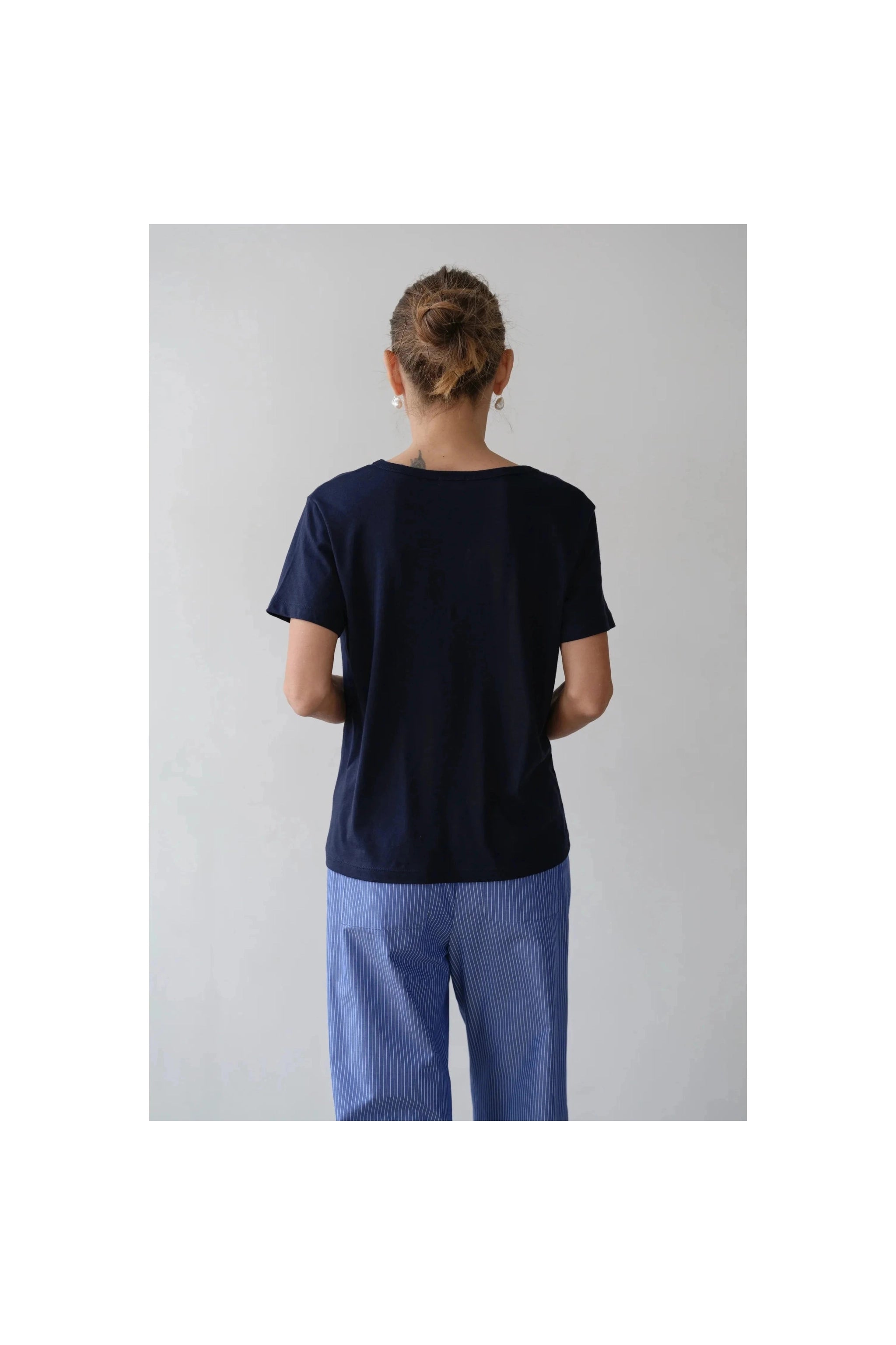 The Jersey Relaxed V - Neck Navy - Primm'sThe Jersey Relaxed V - Neck NavyDONNI.
