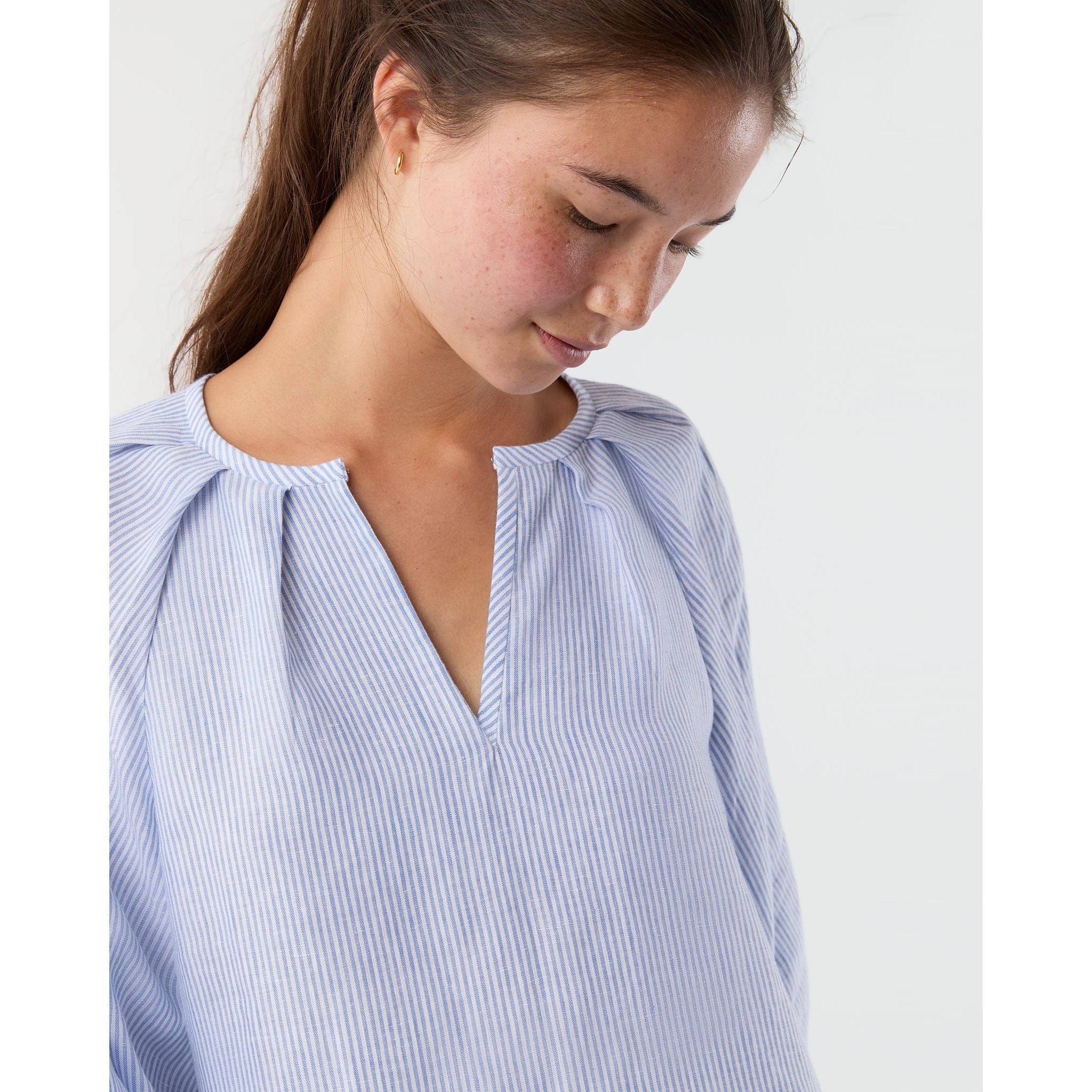 Victoria Blouse Sky/White Small Bengal Stripe Linen - Primm'sVictoria Blouse Sky/White Small Bengal Stripe LinenMashburn